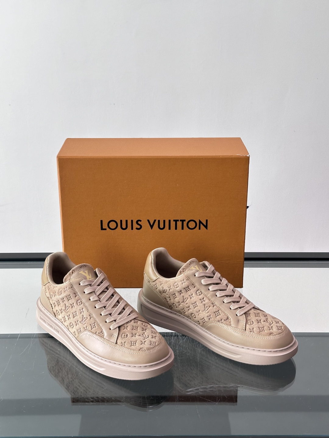LV🌸BEVERLY HILLS 运动鞋本款 Beverly Hills 运动鞋为绒面牛皮革压印迷你 Monogram LV🌸BEVERLY HILLS 运动鞋本款 Beverly Hills 运动鞋为绒面牛皮革压印迷你 Monogram
