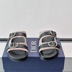 Dior Aqua 凉鞋 🩴绒面牛皮革 这款经重新演绎的 Dior Aqua 凉鞋展现乔纳森·安德森 (Jonathan Dior Aqua 凉鞋 🩴绒面牛皮革 这款经重新演绎的 Dior Aqua 凉鞋展现乔纳森·安德森 (Jonathan
