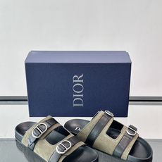 Dior Aqua 凉鞋 🩴绒面牛皮革 这款经重新演绎的 Dior Aqua 凉鞋展现乔纳森·安德森 (Jonathan Dior Aqua 凉鞋 🩴绒面牛皮革 这款经重新演绎的 Dior Aqua 凉鞋展现乔纳森·安德森 (Jonathan