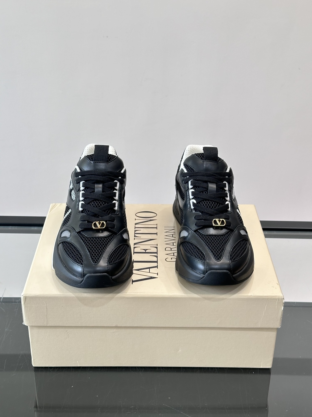 VALENTINO华伦天奴 GARAVANI DEMIVEE 条纹嵌饰网眼织物低帮运动鞋侧面 VLOGO SIGNATU