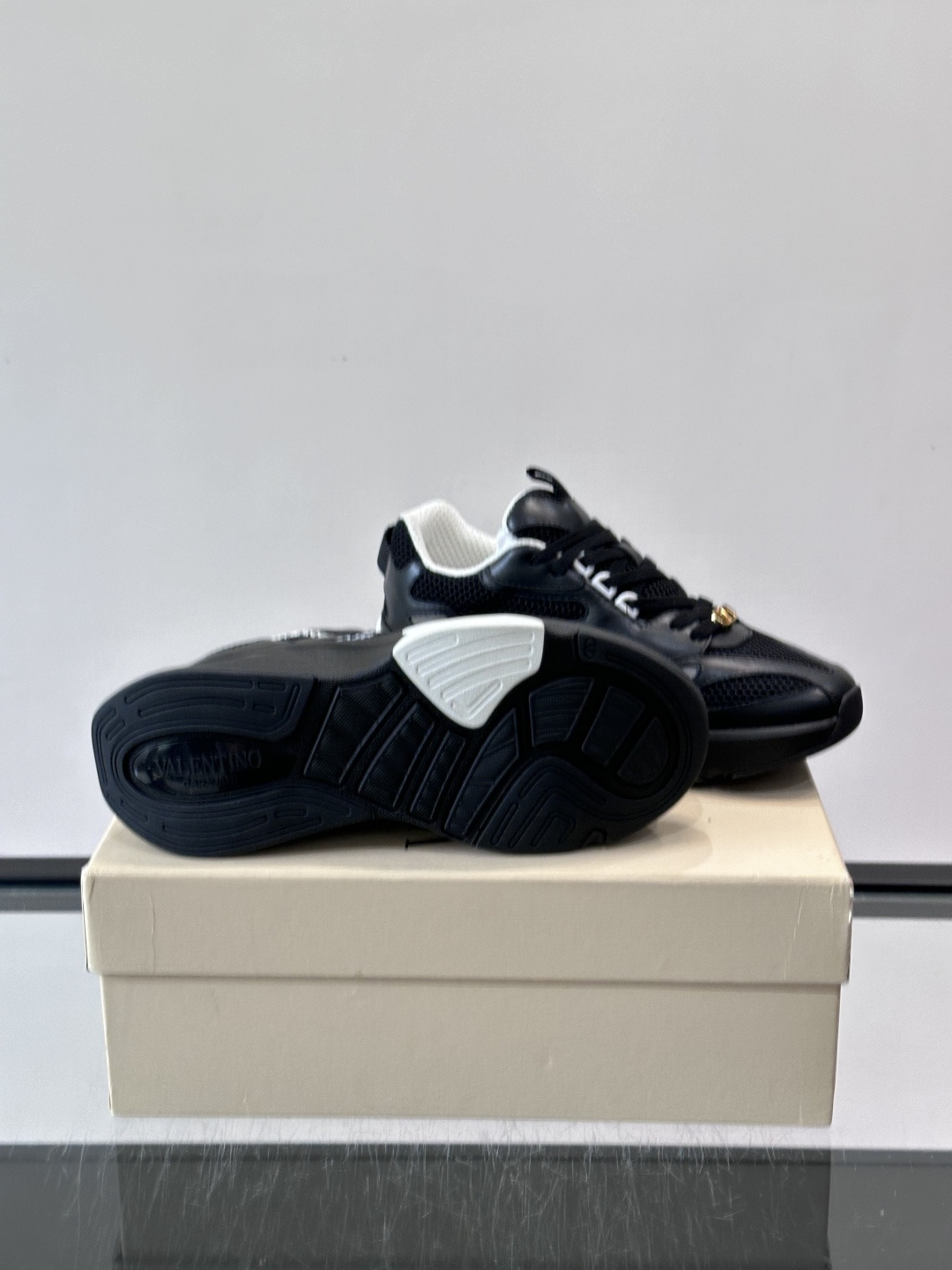 VALENTINO华伦天奴 GARAVANI DEMIVEE 条纹嵌饰网眼织物低帮运动鞋侧面 VLOGO SIGNATU