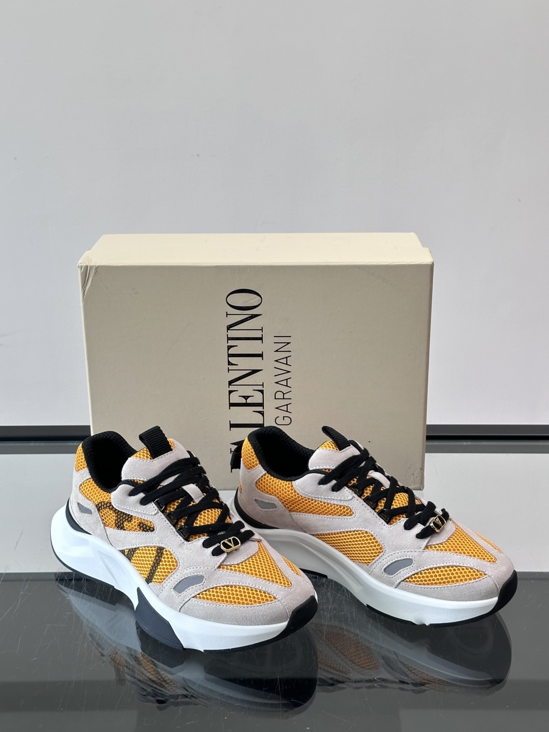 VALENTINO华伦天奴 GARAVANI DEMIVEE 条纹嵌饰网眼织物低帮运动鞋侧面 VLOGO SIGNATU