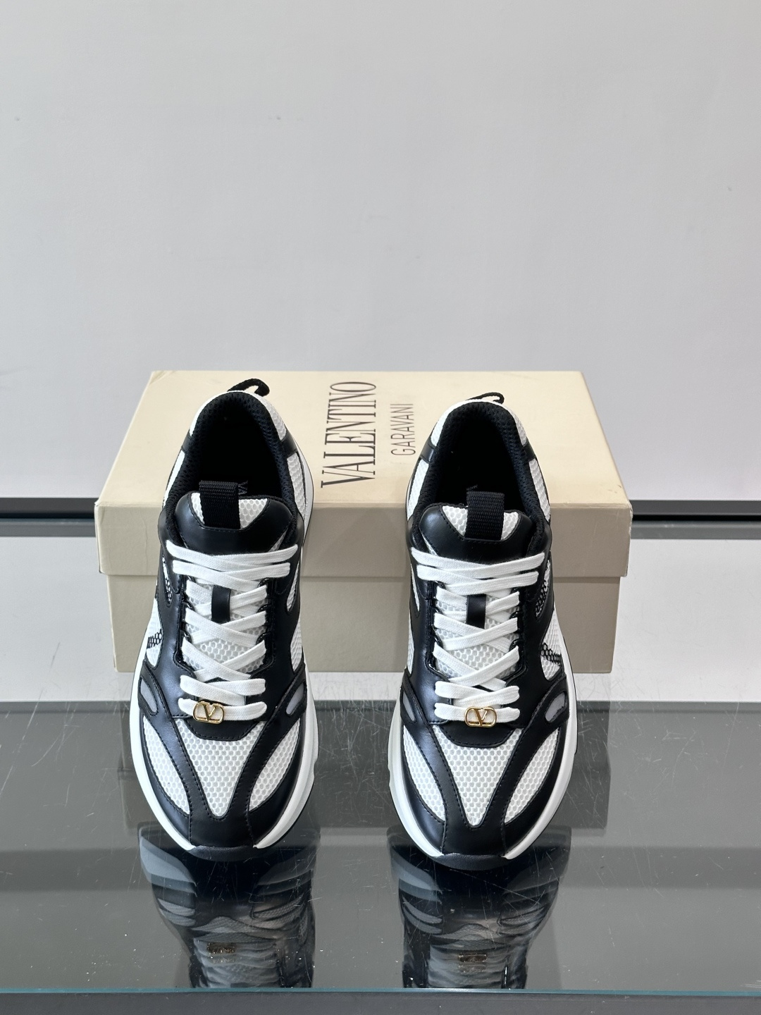 VALENTINO华伦天奴 GARAVANI DEMIVEE 条纹嵌饰网眼织物低帮运动鞋侧面 VLOGO SIGNATU