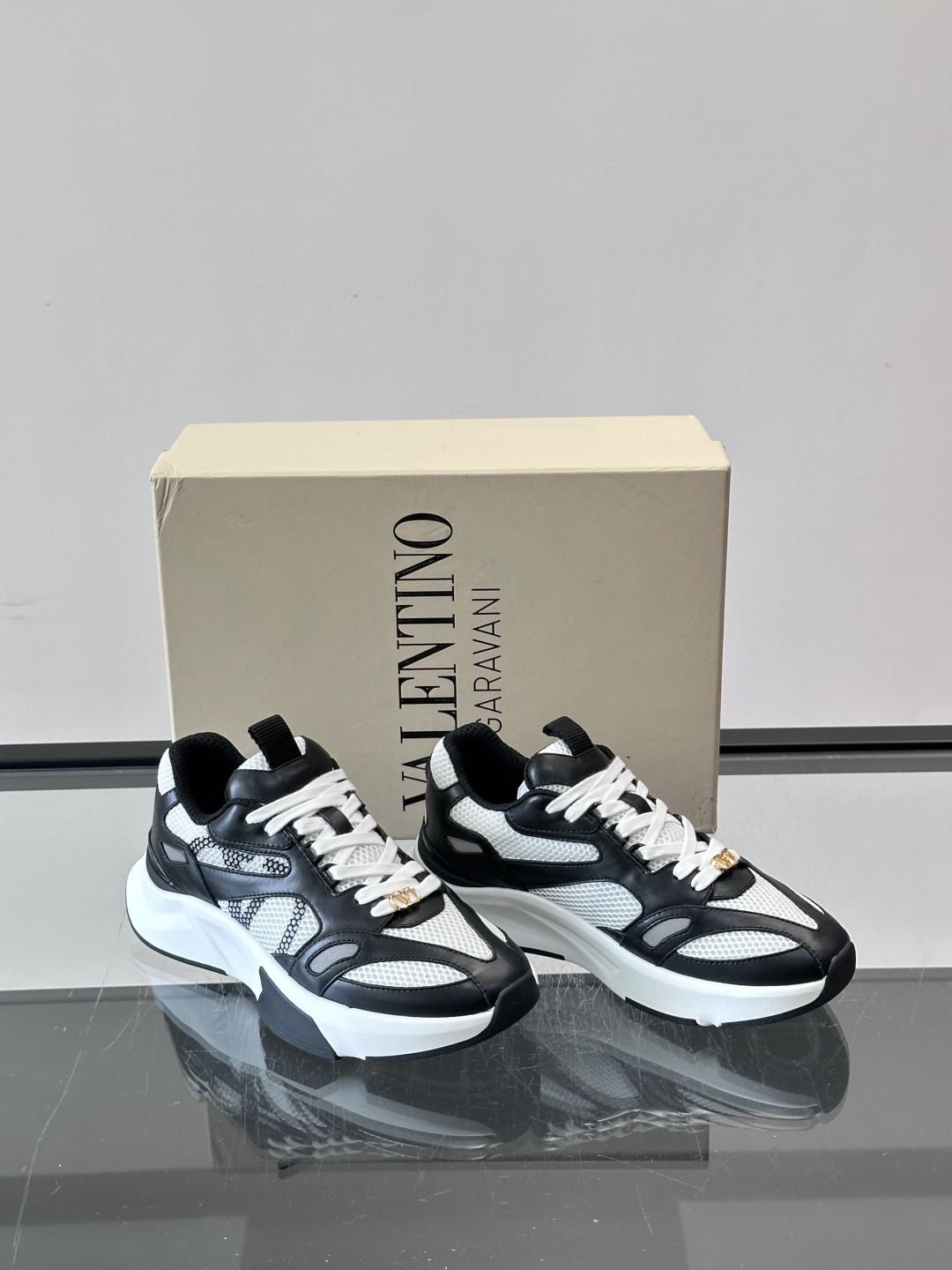 VALENTINO华伦天奴 GARAVANI DEMIVEE 条纹嵌饰网眼织物低帮运动鞋侧面 VLOGO SIGNATU