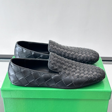 BV 新款情侣款👫休闲一脚蹬真皮大底乐福鞋👞,这款乐福鞋👞选用柔软小牛皮纯手工编织,成就轻盈质地,精致真皮衬里,经典鞋履 BV 新款情侣款👫休闲一脚蹬真皮大底乐福鞋👞,这款乐福鞋👞选用柔软小牛皮纯手工编织,成就轻盈质地,精致真皮衬里,经典鞋履