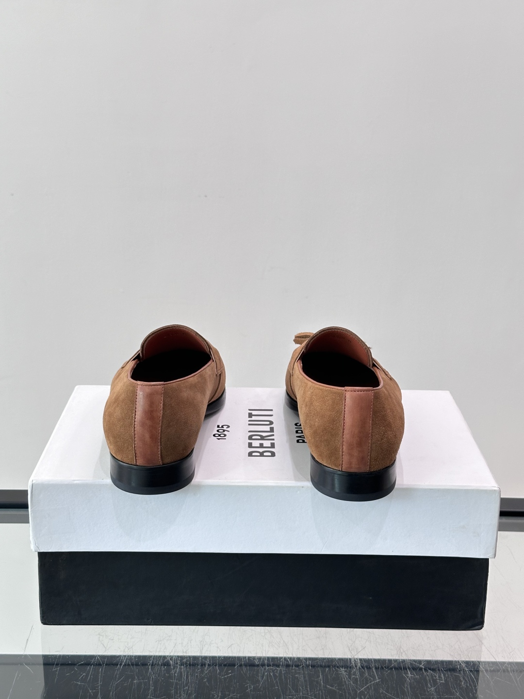 Berluti/布鲁提高端真皮大底正装皮鞋，采用进口牛皮鞋面 柔软有型，手工改色工艺，低调奢华气质，舒适透气版型，小牛皮