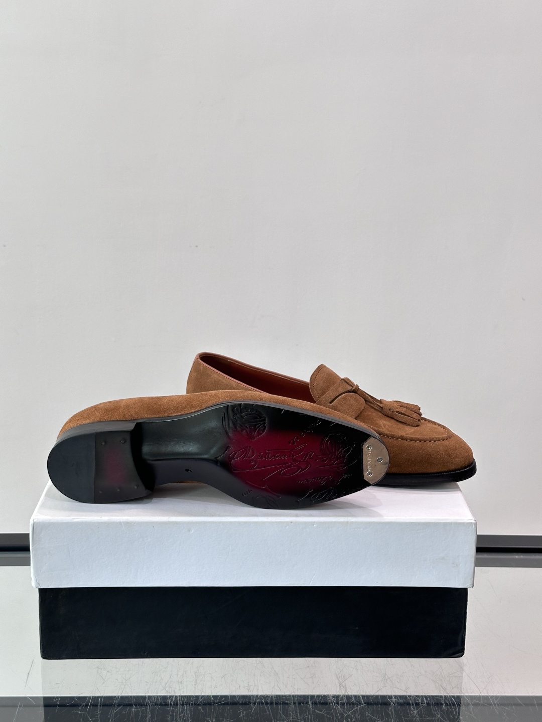 Berluti/布鲁提高端真皮大底正装皮鞋，采用进口牛皮鞋面 柔软有型，手工改色工艺，低调奢华气质，舒适透气版型，小牛皮