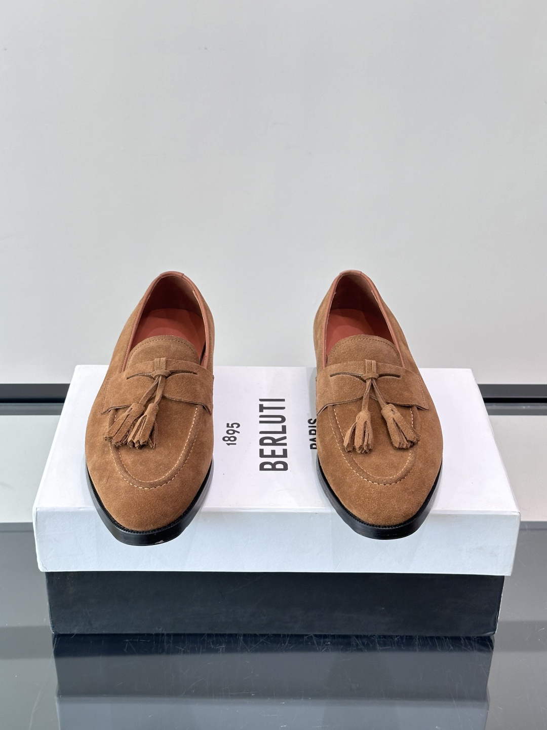 Berluti/布鲁提高端真皮大底正装皮鞋，采用进口牛皮鞋面 柔软有型，手工改色工艺，低调奢华气质，舒适透气版型，小牛皮