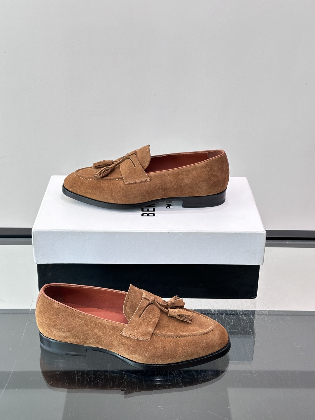 Berluti/布鲁提高端真皮大底正装皮鞋，采用进口牛皮鞋面 柔软有型，手工改色工艺，低调奢华气质，舒适透气版型，小牛皮