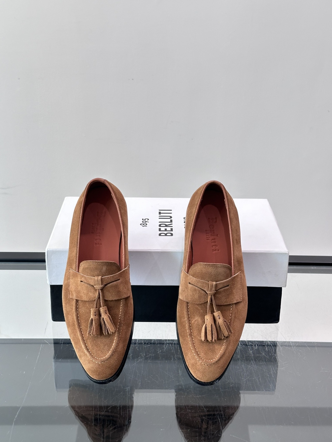 Berluti/布鲁提高端真皮大底正装皮鞋，采用进口牛皮鞋面 柔软有型，手工改色工艺，低调奢华气质，舒适透气版型，小牛皮