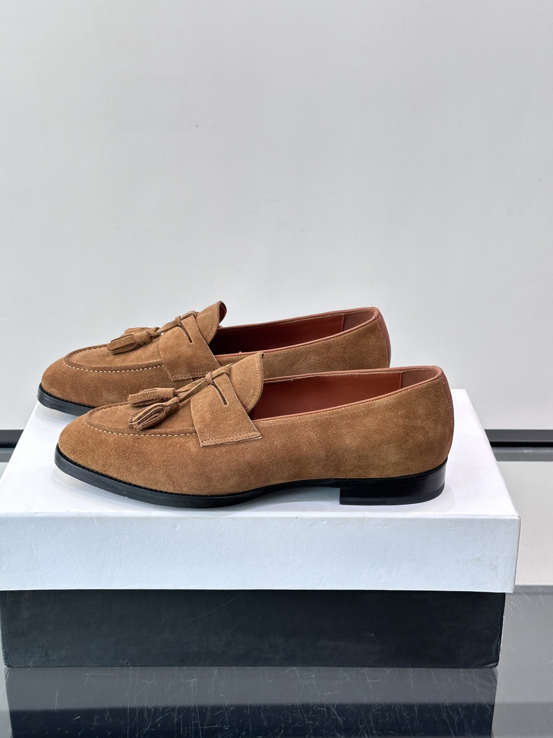 Berluti/布鲁提高端真皮大底正装皮鞋，采用进口牛皮鞋面 柔软有型，手工改色工艺，低调奢华气质，舒适透气版型，小牛皮