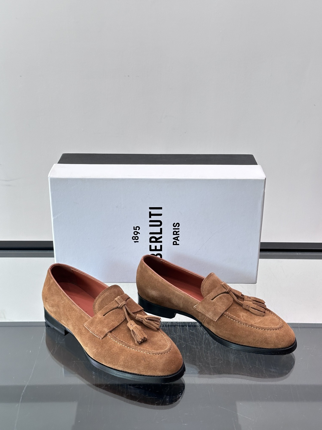 Berluti/布鲁提高端真皮大底正装皮鞋，采用进口牛皮鞋面 柔软有型，手工改色工艺，低调奢华气质，舒适透气版型，小牛皮