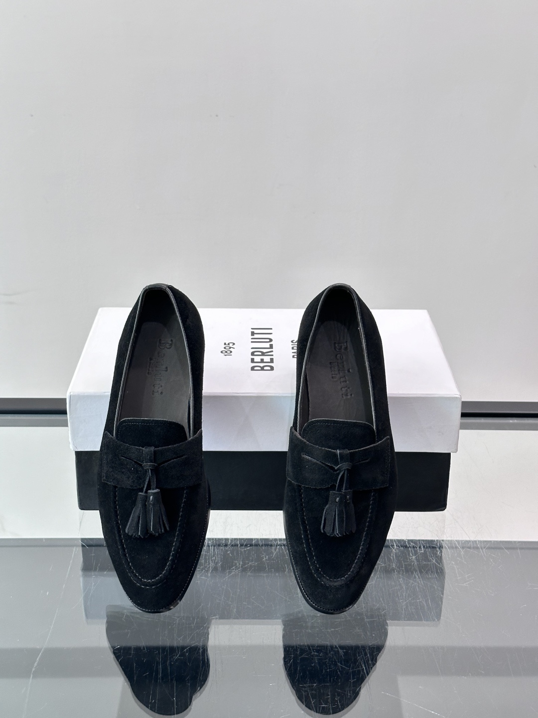 Berluti/布鲁提高端真皮大底正装皮鞋，采用进口牛皮鞋面 柔软有型，手工改色工艺，低调奢华气质，舒适透气版型，小牛皮