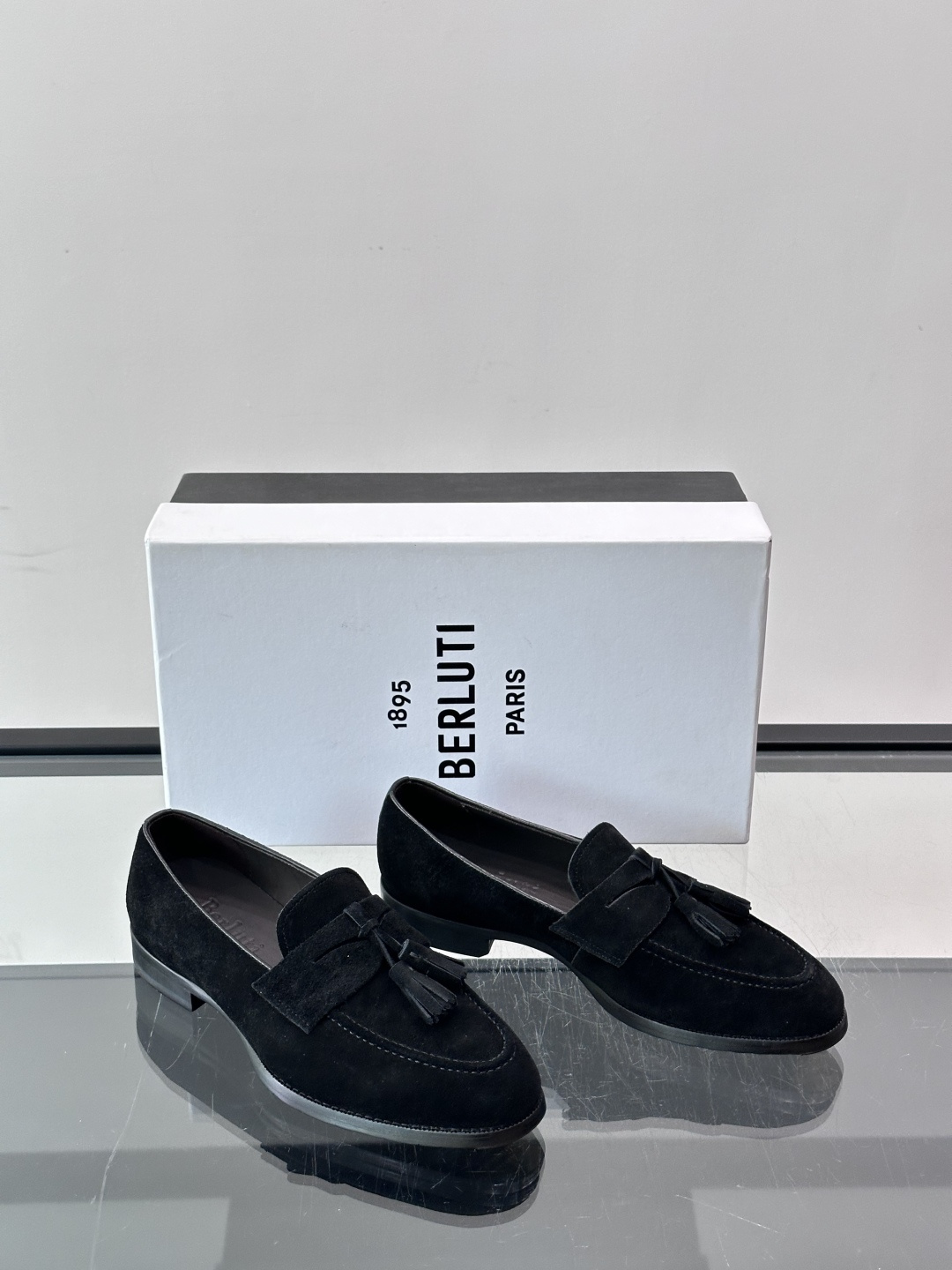Berluti/布鲁提高端真皮大底正装皮鞋，采用进口牛皮鞋面 柔软有型，手工改色工艺，低调奢华气质，舒适透气版型，小牛皮