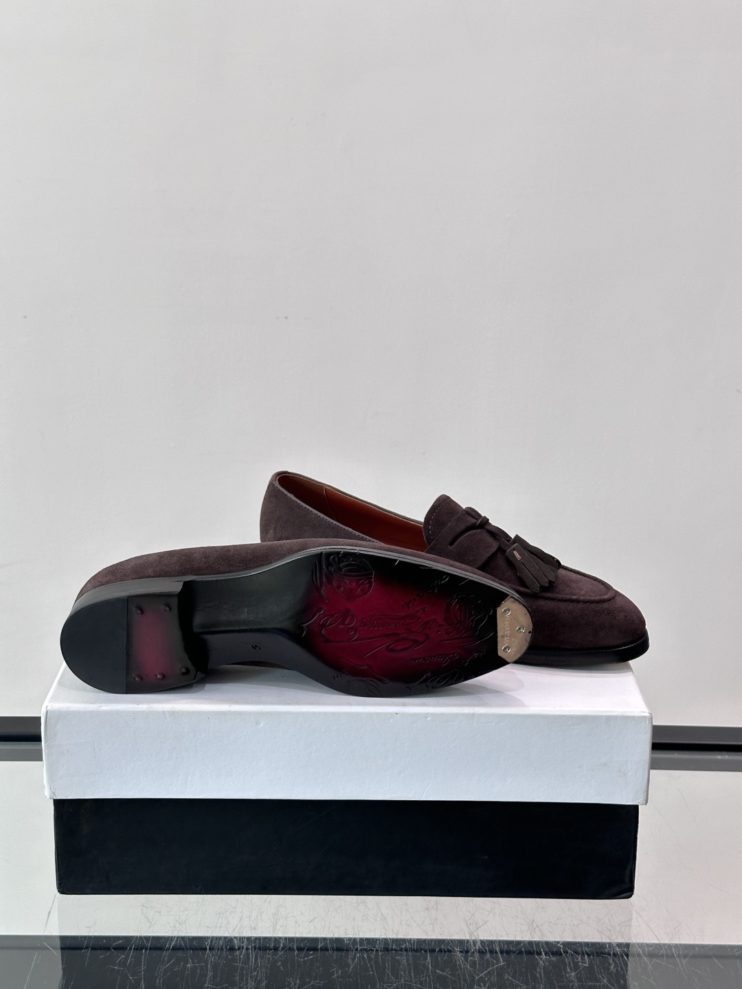 Berluti/布鲁提高端真皮大底正装皮鞋,采用进口牛皮鞋面 柔软有型,手工改色工艺,低调奢华气质,舒适透气版型,小牛皮 Berluti/布鲁提高端真皮大底正装皮鞋,采用进口牛皮鞋面 柔软有型,手工改色工艺,低调奢华气质,舒适透气版型,小牛皮