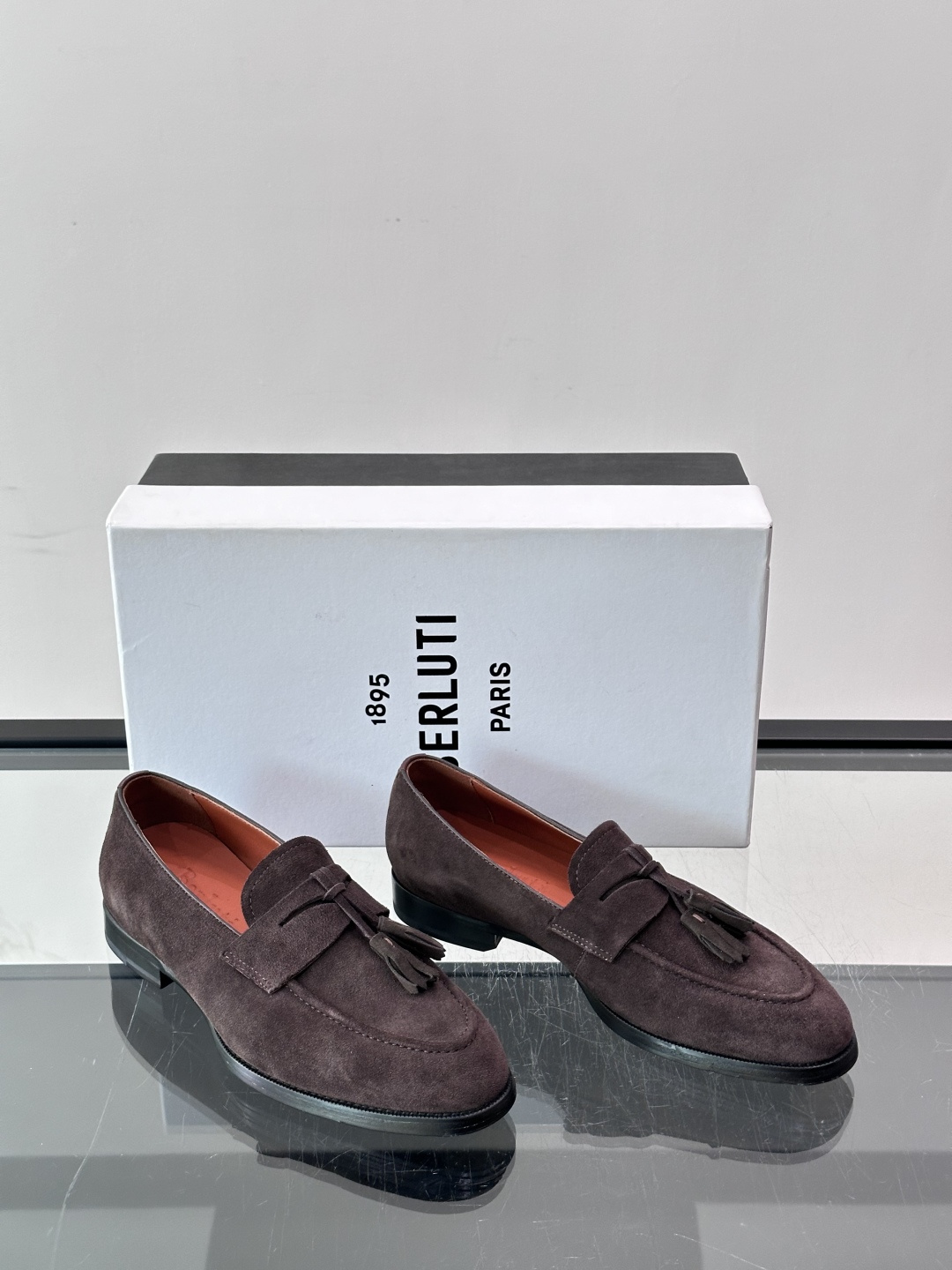 Berluti/布鲁提高端真皮大底正装皮鞋,采用进口牛皮鞋面 柔软有型,手工改色工艺,低调奢华气质,舒适透气版型,小牛皮 Berluti/布鲁提高端真皮大底正装皮鞋,采用进口牛皮鞋面 柔软有型,手工改色工艺,低调奢华气质,舒适透气版型,小牛皮