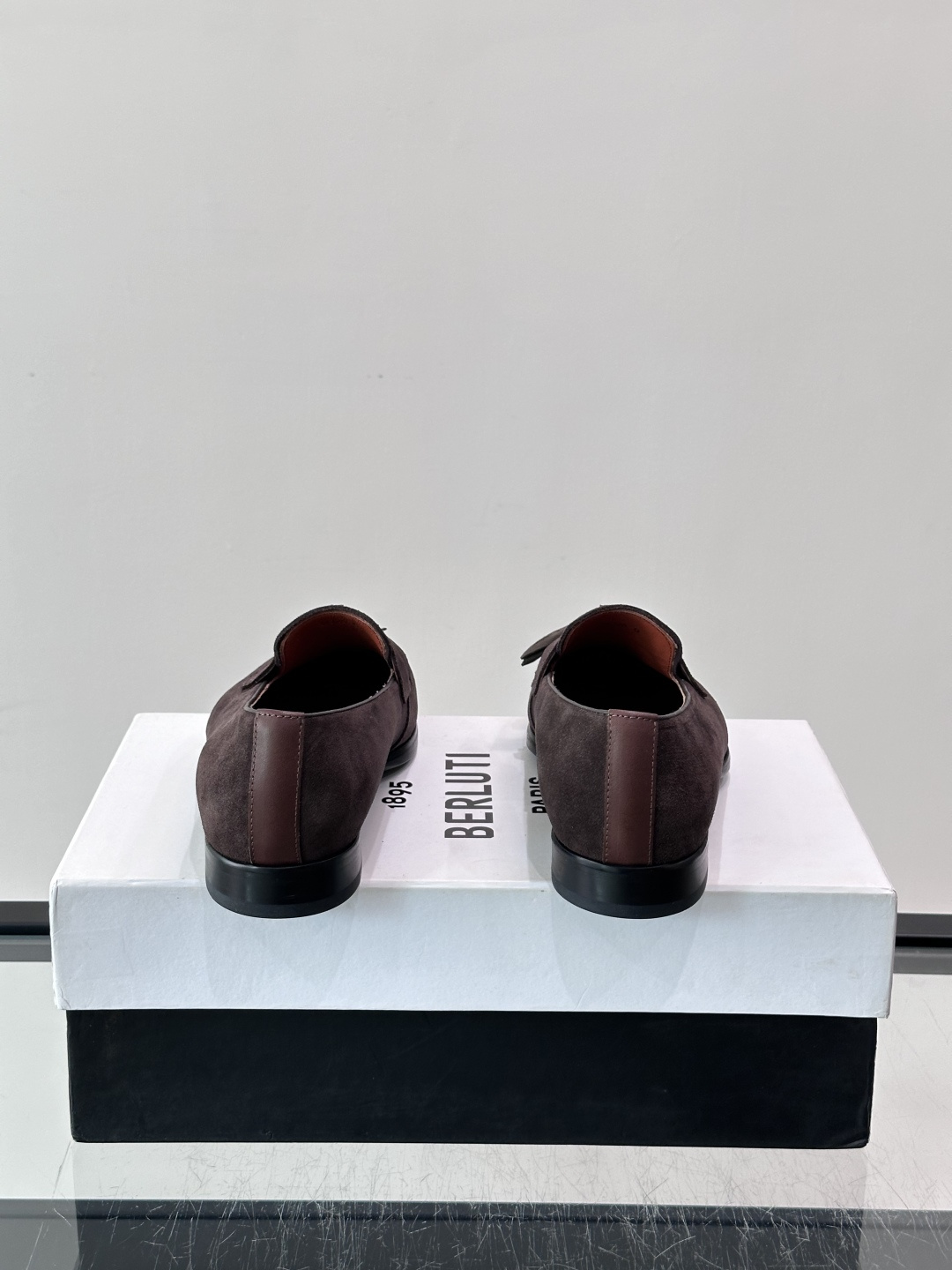 Berluti/布鲁提高端真皮大底正装皮鞋,采用进口牛皮鞋面 柔软有型,手工改色工艺,低调奢华气质,舒适透气版型,小牛皮 Berluti/布鲁提高端真皮大底正装皮鞋,采用进口牛皮鞋面 柔软有型,手工改色工艺,低调奢华气质,舒适透气版型,小牛皮