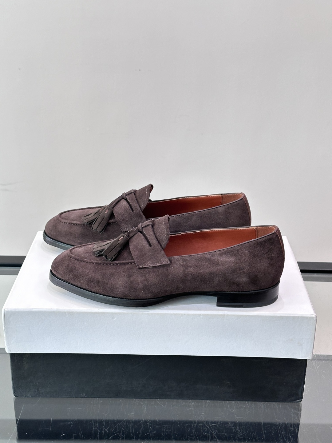 Berluti/布鲁提高端真皮大底正装皮鞋,采用进口牛皮鞋面 柔软有型,手工改色工艺,低调奢华气质,舒适透气版型,小牛皮 Berluti/布鲁提高端真皮大底正装皮鞋,采用进口牛皮鞋面 柔软有型,手工改色工艺,低调奢华气质,舒适透气版型,小牛皮