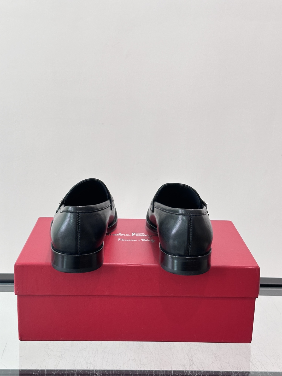 Salvatore Ferragamo Gancini Bit Loafers
精简商用标题：