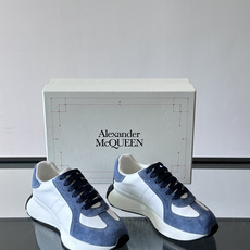 Alexander McQueen经典老爹鞋,麂皮➕牛皮拼接,层次感满满,质感高级✨。厚底设计,白色EVA材质,缓震又增 Alexander McQueen经典老爹鞋,麂皮➕牛皮拼接,层次感满满,质感高级✨。厚底设计,白色EVA材质,缓震又增