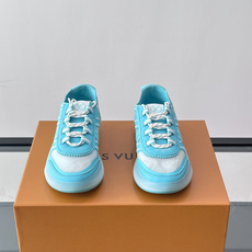LV SPRINT 情侣款👫运动鞋本款 LV SPrint 运动鞋以混合科技材质制成,穿着舒适贴合,为您提供稳固支撑。鞋 LV SPRINT 情侣款👫运动鞋本款 LV SPrint 运动鞋以混合科技材质制成,穿着舒适贴合,为您提供稳固支撑。鞋