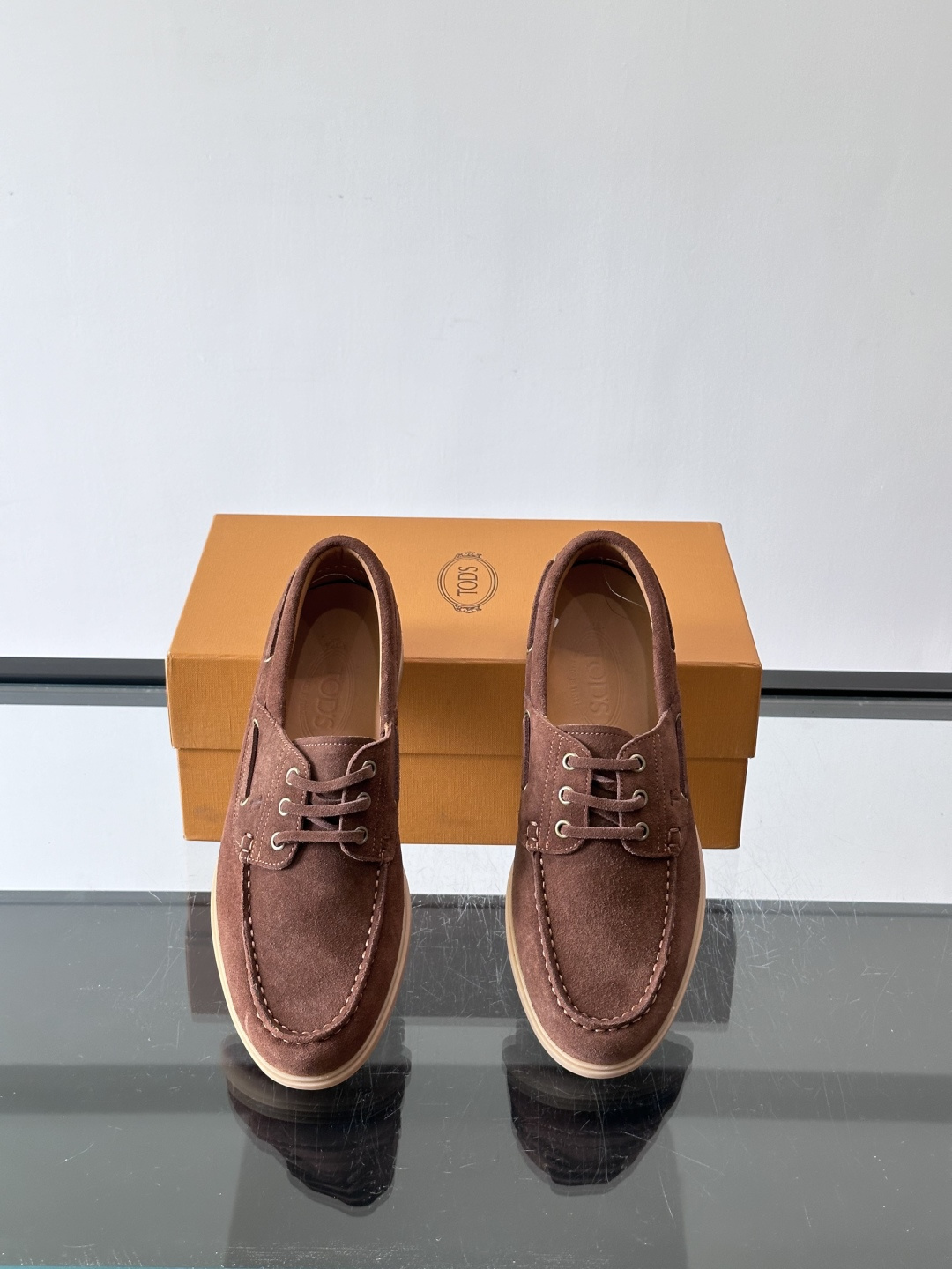 TOD’S/托德斯新款男士乐福休闲鞋,这款鞋选用皮革制成,橡胶大底尽显品牌元素,轻松提升日常造型。原版1:1开发,优雅低 TOD’S/托德斯新款男士乐福休闲鞋,这款鞋选用皮革制成,橡胶大底尽显品牌元素,轻松提升日常造型。原版1:1开发,优雅低