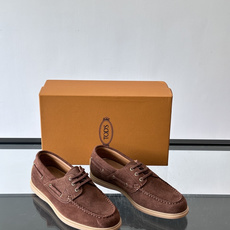 TOD’S/托德斯新款男士乐福休闲鞋,这款鞋选用皮革制成,橡胶大底尽显品牌元素,轻松提升日常造型。原版1:1开发,优雅低 TOD’S/托德斯新款男士乐福休闲鞋,这款鞋选用皮革制成,橡胶大底尽显品牌元素,轻松提升日常造型。原版1:1开发,优雅低