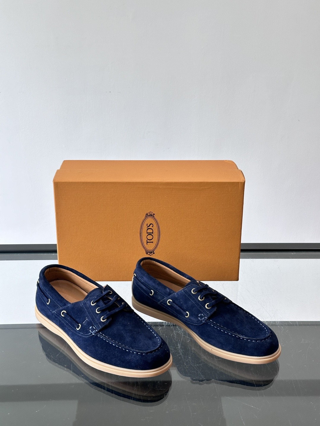 TOD’S/托德斯新款男士乐福休闲鞋,这款鞋选用皮革制成,橡胶大底尽显品牌元素,轻松提升日常造型。原版1:1开发,优雅低 TOD’S/托德斯新款男士乐福休闲鞋,这款鞋选用皮革制成,橡胶大底尽显品牌元素,轻松提升日常造型。原版1:1开发,优雅低