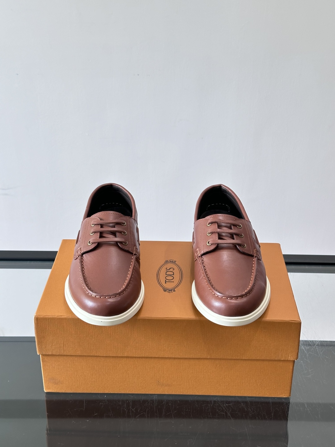 TOD’S/托德斯新款男士乐福休闲鞋,这款鞋选用皮革制成,橡胶大底尽显品牌元素,轻松提升日常造型。原版1:1开发,优雅低 TOD’S/托德斯新款男士乐福休闲鞋,这款鞋选用皮革制成,橡胶大底尽显品牌元素,轻松提升日常造型。原版1:1开发,优雅低