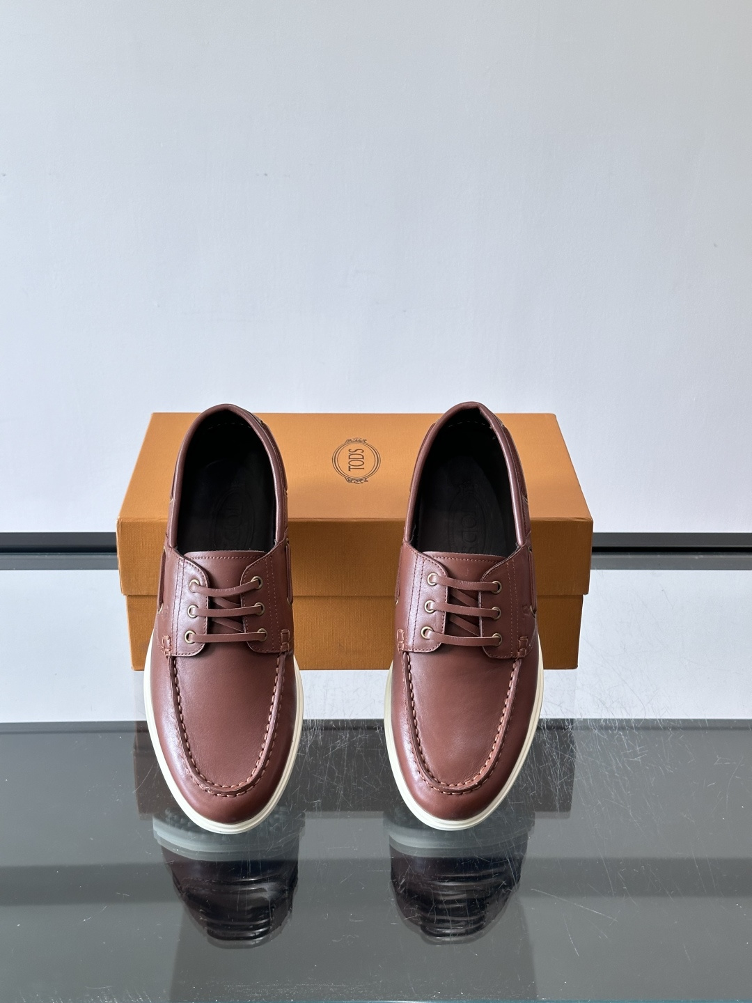 TOD’S/托德斯新款男士乐福休闲鞋,这款鞋选用皮革制成,橡胶大底尽显品牌元素,轻松提升日常造型。原版1:1开发,优雅低 TOD’S/托德斯新款男士乐福休闲鞋,这款鞋选用皮革制成,橡胶大底尽显品牌元素,轻松提升日常造型。原版1:1开发,优雅低