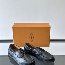 TOD’S/托德斯新款男士乐福休闲鞋,这款鞋选用皮革制成,橡胶大底尽显品牌元素,轻松提升日常造型。原版1:1开发,优雅低 TOD’S/托德斯新款男士乐福休闲鞋,这款鞋选用皮革制成,橡胶大底尽显品牌元素,轻松提升日常造型。原版1:1开发,优雅低