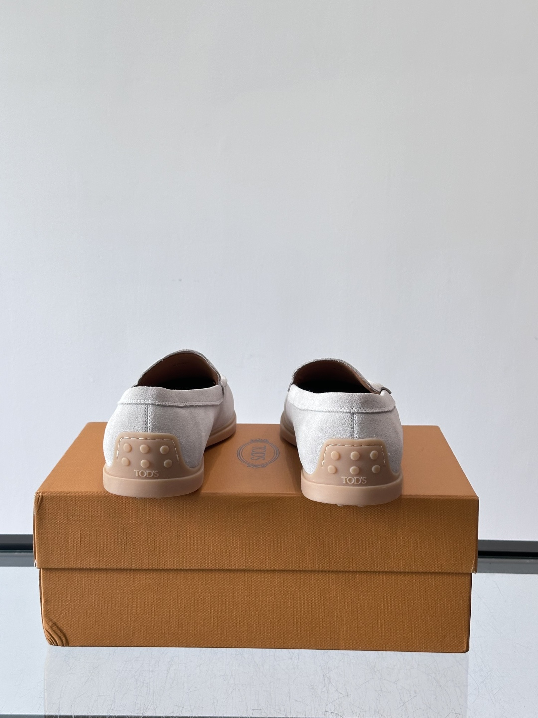 TOD’S/托德斯新款男士乐福休闲鞋,这款鞋选用皮革制成,橡胶大底尽显品牌元素,轻松提升日常造型。原版1:1开发,优雅低 TOD’S/托德斯新款男士乐福休闲鞋,这款鞋选用皮革制成,橡胶大底尽显品牌元素,轻松提升日常造型。原版1:1开发,优雅低