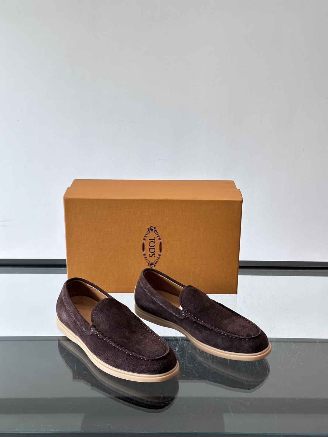 TOD’S/托德斯新款男士乐福休闲鞋,这款鞋选用皮革制成,橡胶大底尽显品牌元素,轻松提升日常造型。原版1:1开发,优雅低 TOD’S/托德斯新款男士乐福休闲鞋,这款鞋选用皮革制成,橡胶大底尽显品牌元素,轻松提升日常造型。原版1:1开发,优雅低