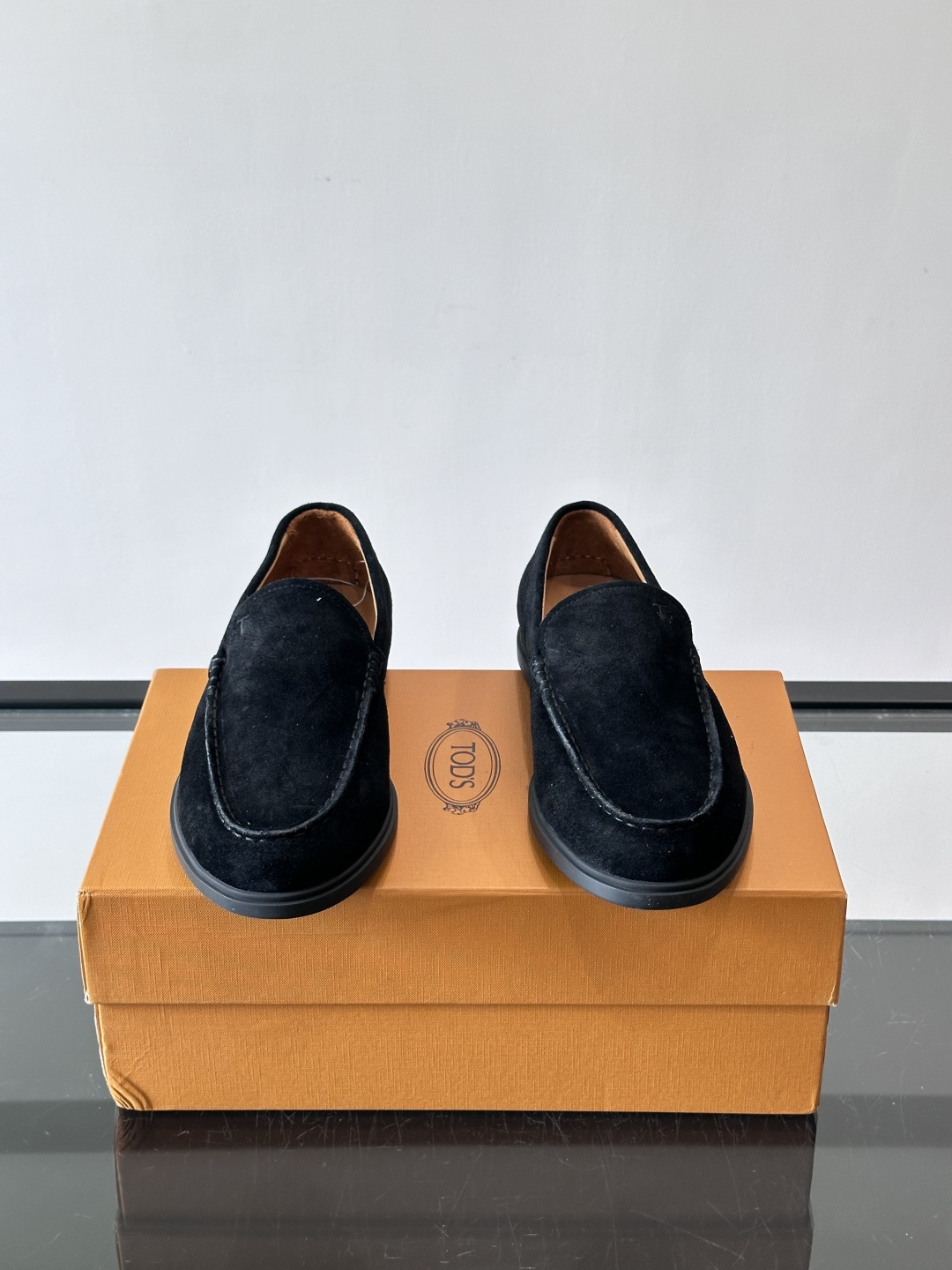 TOD’S/托德斯新款男士乐福休闲鞋,这款鞋选用皮革制成,橡胶大底尽显品牌元素,轻松提升日常造型。原版1:1开发,优雅低 TOD’S/托德斯新款男士乐福休闲鞋,这款鞋选用皮革制成,橡胶大底尽显品牌元素,轻松提升日常造型。原版1:1开发,优雅低