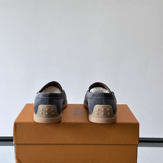 TOD’S/托德斯新款男士乐福休闲鞋,这款鞋选用皮革制成,橡胶大底尽显品牌元素,轻松提升日常造型。原版1:1开发,优雅低 TOD’S/托德斯新款男士乐福休闲鞋,这款鞋选用皮革制成,橡胶大底尽显品牌元素,轻松提升日常造型。原版1:1开发,优雅低