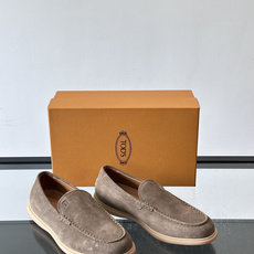 TOD’S/托德斯新款男士乐福休闲鞋,这款鞋选用皮革制成,橡胶大底尽显品牌元素,轻松提升日常造型。原版1:1开发,优雅低 TOD’S/托德斯新款男士乐福休闲鞋,这款鞋选用皮革制成,橡胶大底尽显品牌元素,轻松提升日常造型。原版1:1开发,优雅低