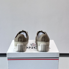 👟Moncler 2026秋季新款网面运动鞋,透气网布+皮革拼接,简约又有机能感。厚底设计,缓震舒适,适合通勤、旅行、户 👟Moncler 2026秋季新款网面运动鞋,透气网布+皮革拼接,简约又有机能感。厚底设计,缓震舒适,适合通勤、旅行、户