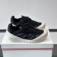 👟Moncler 2026秋季新款网面运动鞋,透气网布+皮革拼接,简约又有机能感。厚底设计,缓震舒适,适合通勤、旅行、户 👟Moncler 2026秋季新款网面运动鞋,透气网布+皮革拼接,简约又有机能感。厚底设计,缓震舒适,适合通勤、旅行、户