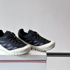 👟Moncler 2026秋季新款网面运动鞋,透气网布+皮革拼接,简约又有机能感。厚底设计,缓震舒适,适合通勤、旅行、户 👟Moncler 2026秋季新款网面运动鞋,透气网布+皮革拼接,简约又有机能感。厚底设计,缓震舒适,适合通勤、旅行、户
