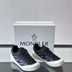 👟Moncler 2026秋季新款网面运动鞋,透气网布+皮革拼接,简约又有机能感。厚底设计,缓震舒适,适合通勤、旅行、户 👟Moncler 2026秋季新款网面运动鞋,透气网布+皮革拼接,简约又有机能感。厚底设计,缓震舒适,适合通勤、旅行、户