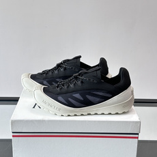👟Moncler 2026秋季新款网面运动鞋,透气网布+皮革拼接,简约又有机能感。厚底设计,缓震舒适,适合通勤、旅行、户 👟Moncler 2026秋季新款网面运动鞋,透气网布+皮革拼接,简约又有机能感。厚底设计,缓震舒适,适合通勤、旅行、户