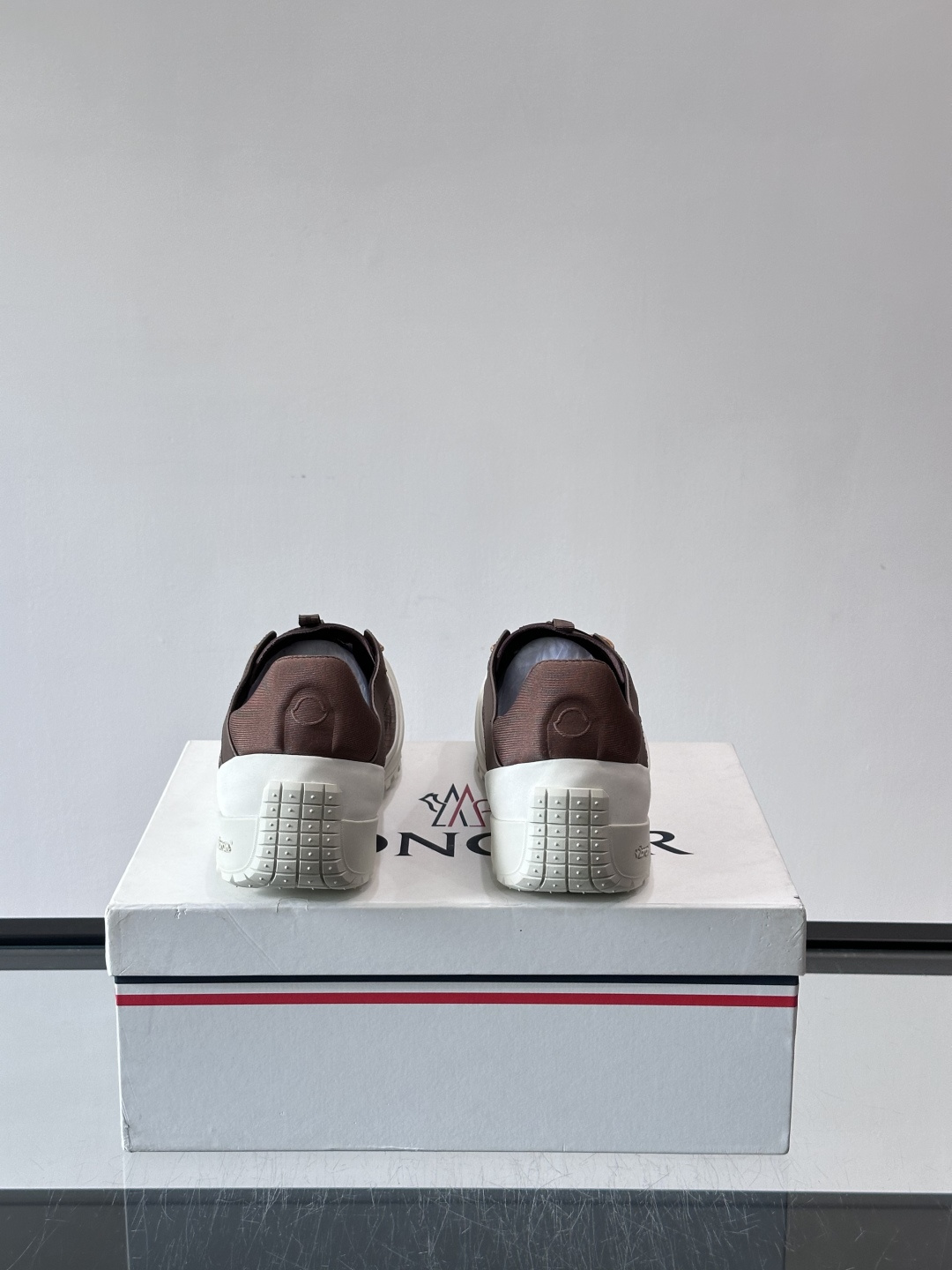 👟Moncler 2026秋季新款网面运动鞋，透气网布+皮革拼接，简约又有机能感。厚底设计，缓震舒适，适合通勤、旅行、户