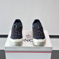 👟Moncler 2026秋季新款网面运动鞋,透气网布+皮革拼接,简约又有机能感。厚底设计,缓震舒适,适合通勤、旅行、户 👟Moncler 2026秋季新款网面运动鞋,透气网布+皮革拼接,简约又有机能感。厚底设计,缓震舒适,适合通勤、旅行、户