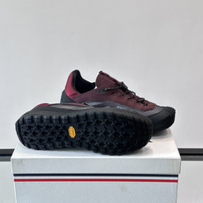 MONCLER蒙口TrailgriPLP男士牛皮革运动鞋👟这款TrailgriPLP男士运动鞋专为贴近户外而设计,将来自 MONCLER蒙口TrailgriPLP男士牛皮革运动鞋👟这款TrailgriPLP男士运动鞋专为贴近户外而设计,将来自