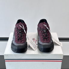 MONCLER蒙口TrailgriPLP男士牛皮革运动鞋👟这款TrailgriPLP男士运动鞋专为贴近户外而设计,将来自 MONCLER蒙口TrailgriPLP男士牛皮革运动鞋👟这款TrailgriPLP男士运动鞋专为贴近户外而设计,将来自