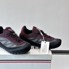 MONCLER蒙口TrailgriPLP男士牛皮革运动鞋👟这款TrailgriPLP男士运动鞋专为贴近户外而设计,将来自 MONCLER蒙口TrailgriPLP男士牛皮革运动鞋👟这款TrailgriPLP男士运动鞋专为贴近户外而设计,将来自