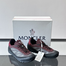 MONCLER蒙口TrailgriPLP男士牛皮革运动鞋👟这款TrailgriPLP男士运动鞋专为贴近户外而设计,将来自 MONCLER蒙口TrailgriPLP男士牛皮革运动鞋👟这款TrailgriPLP男士运动鞋专为贴近户外而设计,将来自