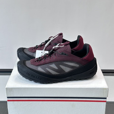MONCLER蒙口TrailgriPLP男士牛皮革运动鞋👟这款TrailgriPLP男士运动鞋专为贴近户外而设计,将来自 MONCLER蒙口TrailgriPLP男士牛皮革运动鞋👟这款TrailgriPLP男士运动鞋专为贴近户外而设计,将来自