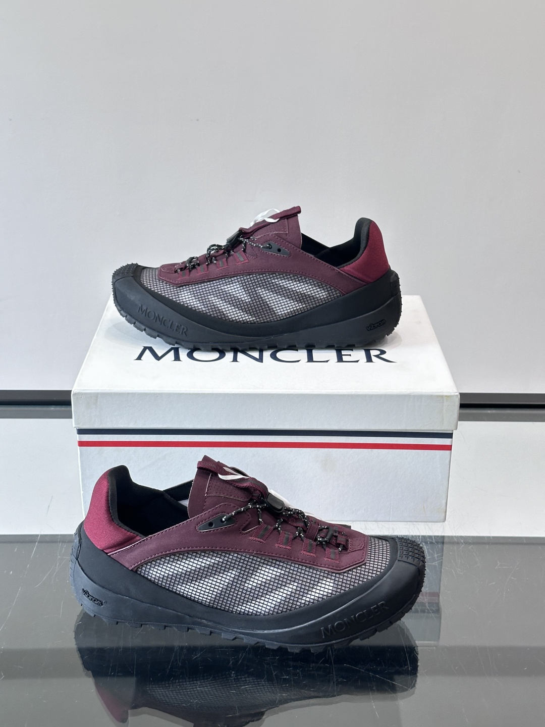 MONCLER蒙口TrailgriPLP男士牛皮革运动鞋👟这款TrailgriPLP男士运动鞋专为贴近户外而设计,将来自 MONCLER蒙口TrailgriPLP男士牛皮革运动鞋👟这款TrailgriPLP男士运动鞋专为贴近户外而设计,将来自
