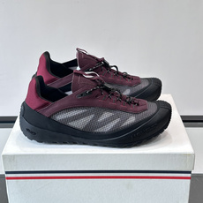 MONCLER蒙口TrailgriPLP男士牛皮革运动鞋👟这款TrailgriPLP男士运动鞋专为贴近户外而设计,将来自 MONCLER蒙口TrailgriPLP男士牛皮革运动鞋👟这款TrailgriPLP男士运动鞋专为贴近户外而设计,将来自